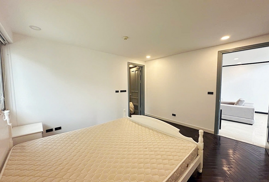 Nice penthouse apartment for rent in Ciputra area 